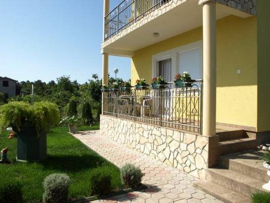 Casa con 5 appartamenti vicino al mare! Šilo