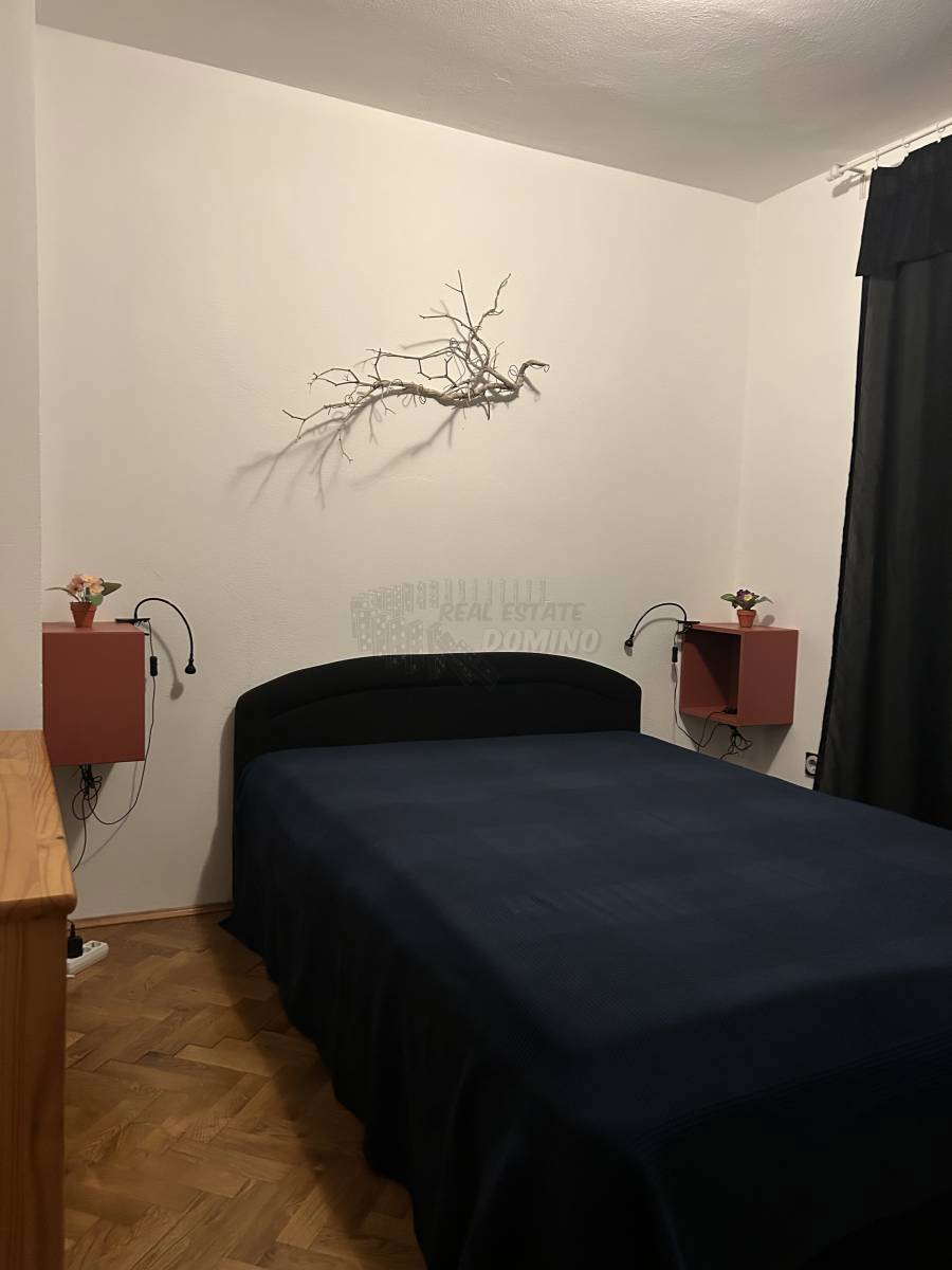 Casa con 3 appartamenti separati e un giardino! Njivice