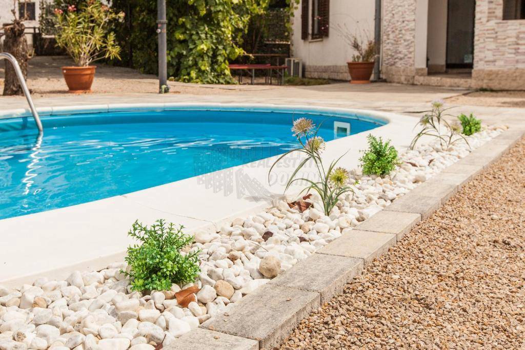 Bella casa con piscina! L'isola di Veglia!