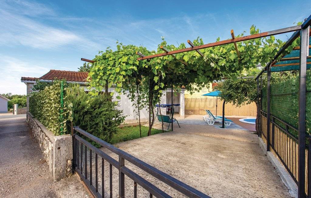 Bella casa con piscina! L'isola di Veglia!