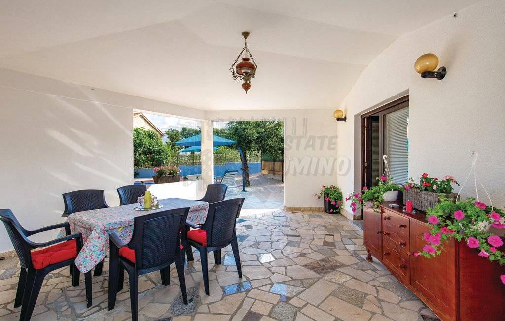 Bella casa con piscina! L'isola di Veglia!