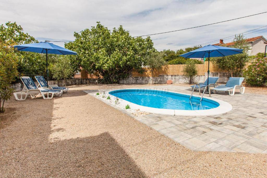 Bella casa con piscina! L'isola di Veglia!