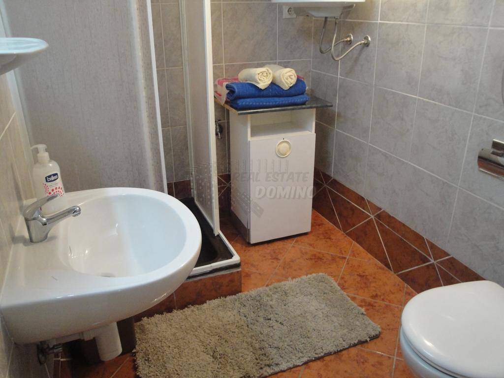 Casa con 3 appartamenti e una bellissima vista! Šilo