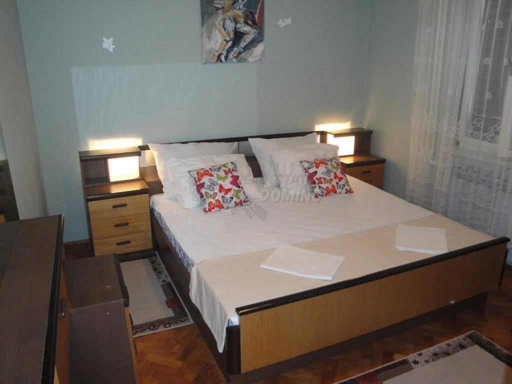 Casa con 3 appartamenti e una bellissima vista! Šilo