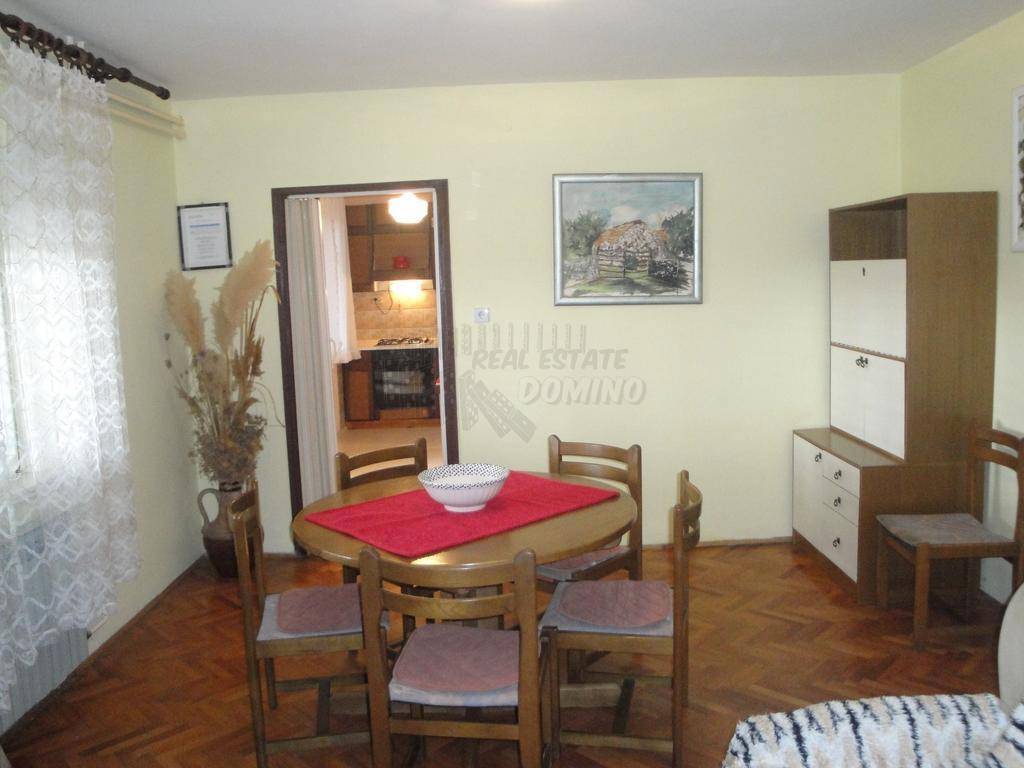 Casa con 3 appartamenti e una bellissima vista! Šilo