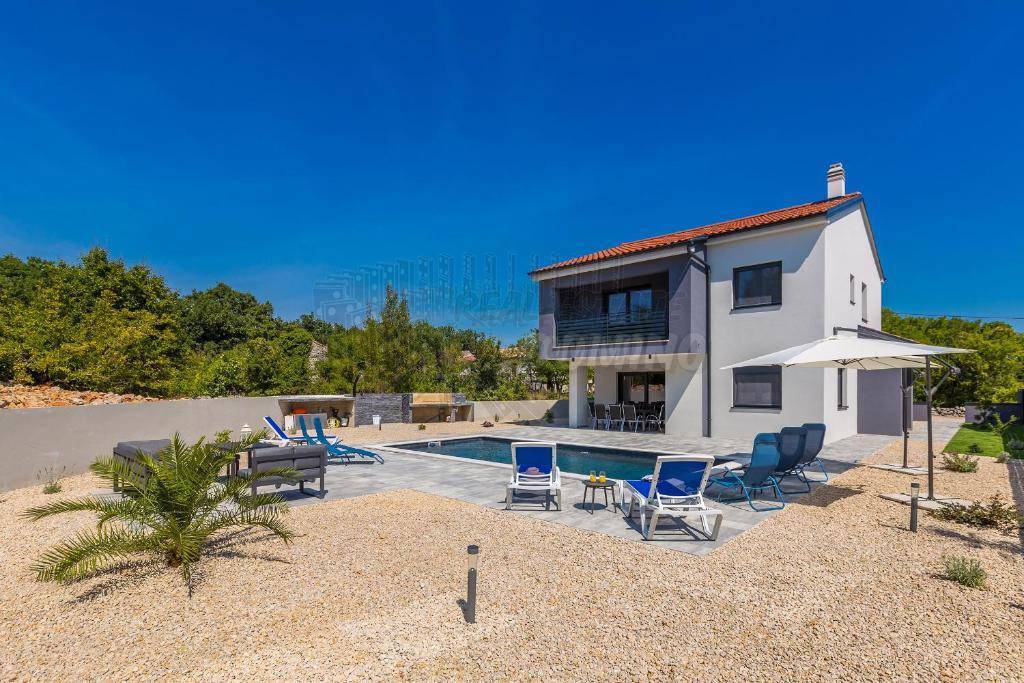 Bellissima casa indipendente con piscina e ampio giardino - di nuova costruzione!