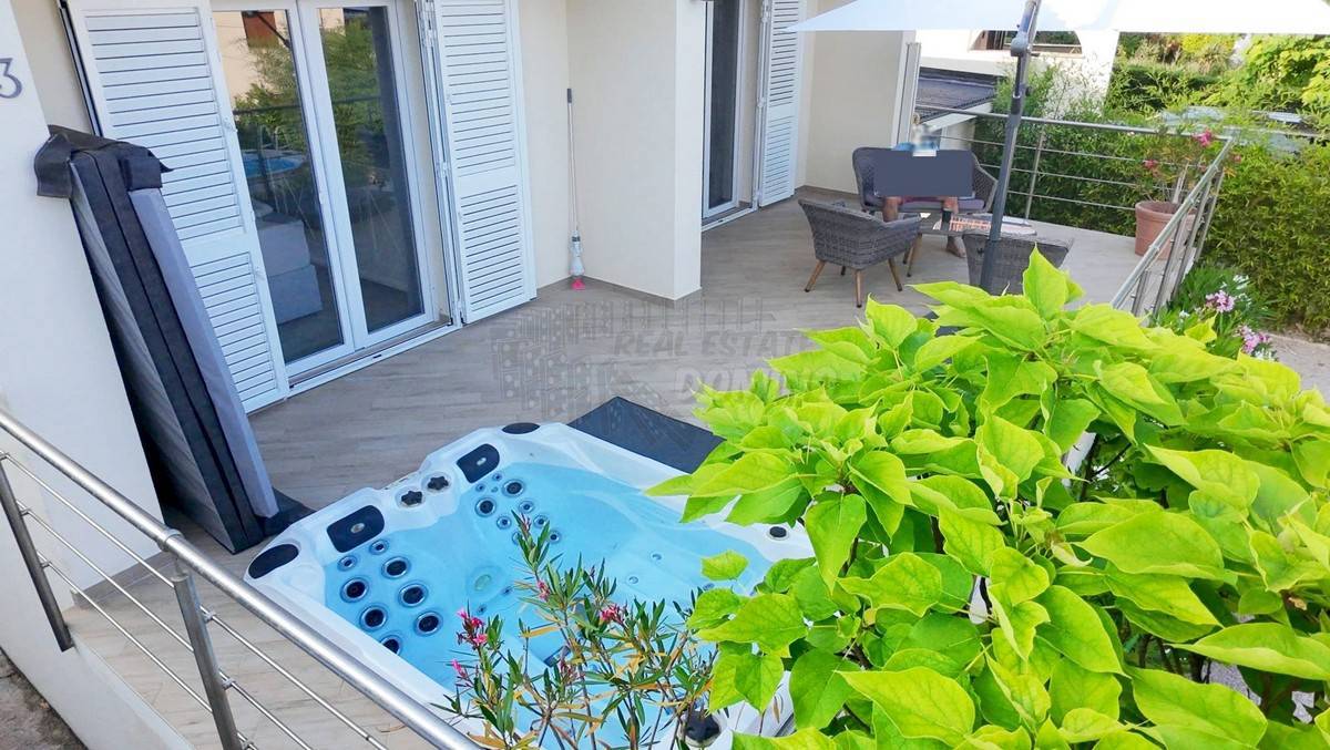 Seconda linea verso il mare! Casa indipendente! L'isola di Krk!