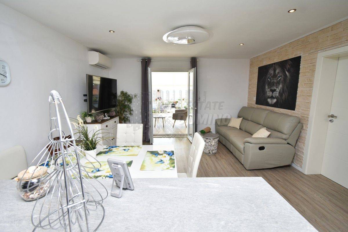 Seconda linea verso il mare! Casa indipendente! L'isola di Krk!