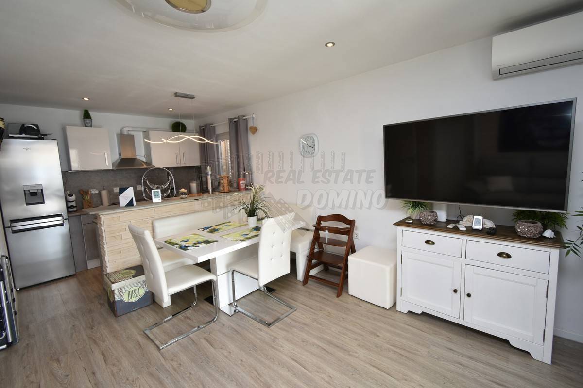 Seconda linea verso il mare! Casa indipendente! L'isola di Krk!