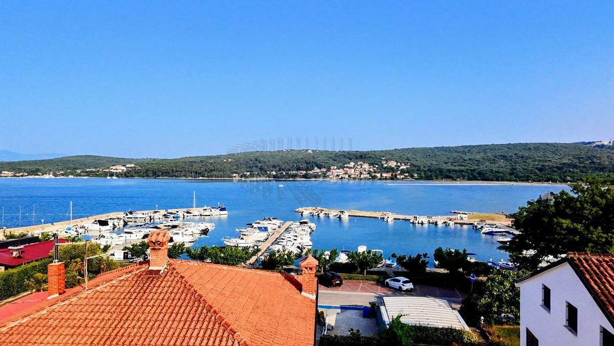 Seconda linea verso il mare! Casa indipendente! L'isola di Krk!