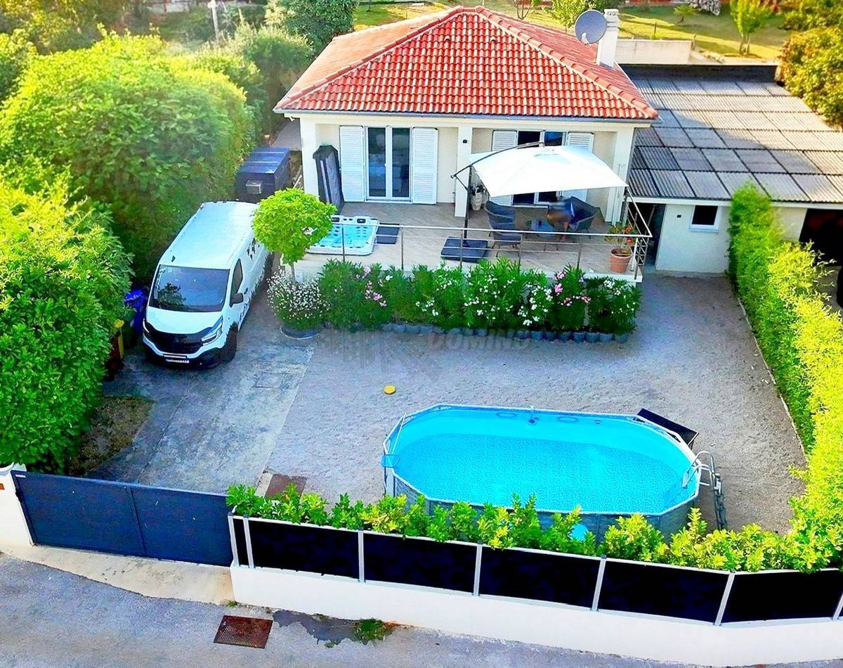 Seconda linea verso il mare! Casa indipendente! L'isola di Krk!