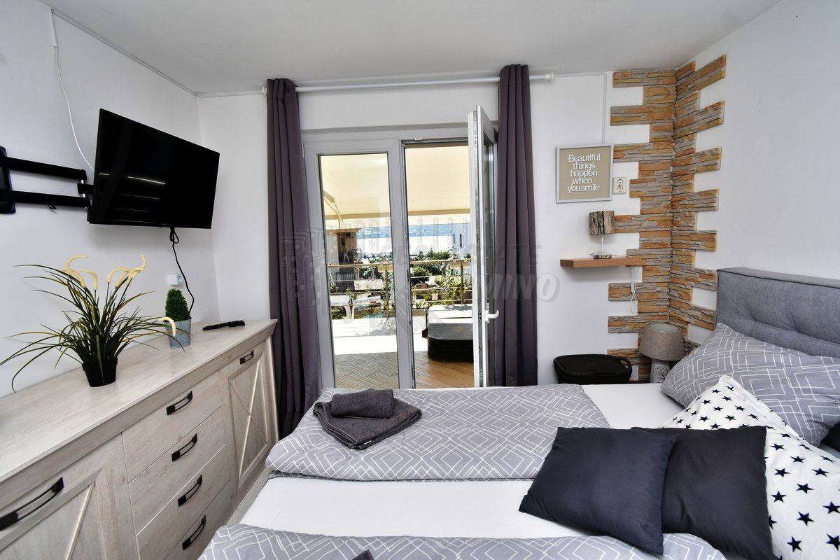 Seconda linea verso il mare! Casa indipendente! L'isola di Krk!