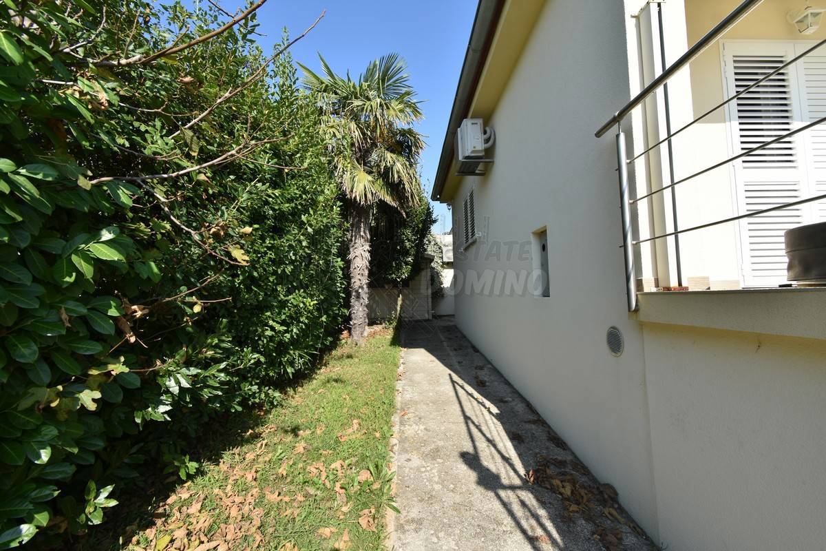 Seconda linea verso il mare! Casa indipendente! L'isola di Krk!