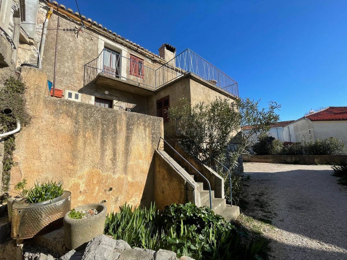 Casa con molto potenziale, isola di Krk