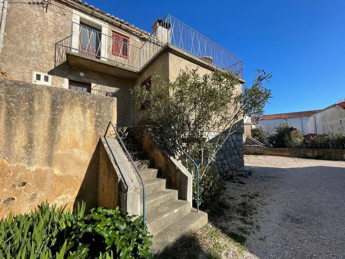 Casa con molto potenziale, isola di Krk