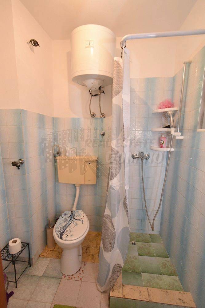 Casa bifamiliare con molto potenziale e ampio giardino!