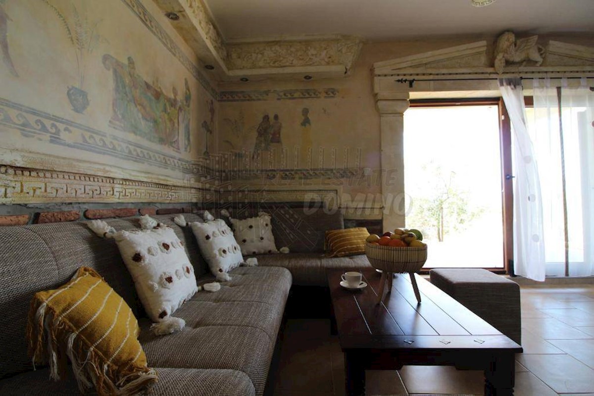 Villa mediterranea unica con piscina, sauna e ampio giardino!