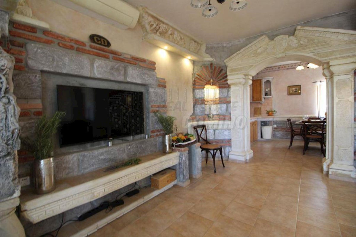 Villa mediterranea unica con piscina, sauna e ampio giardino!