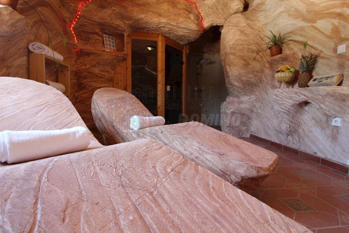 Villa mediterranea unica con piscina, sauna e ampio giardino!