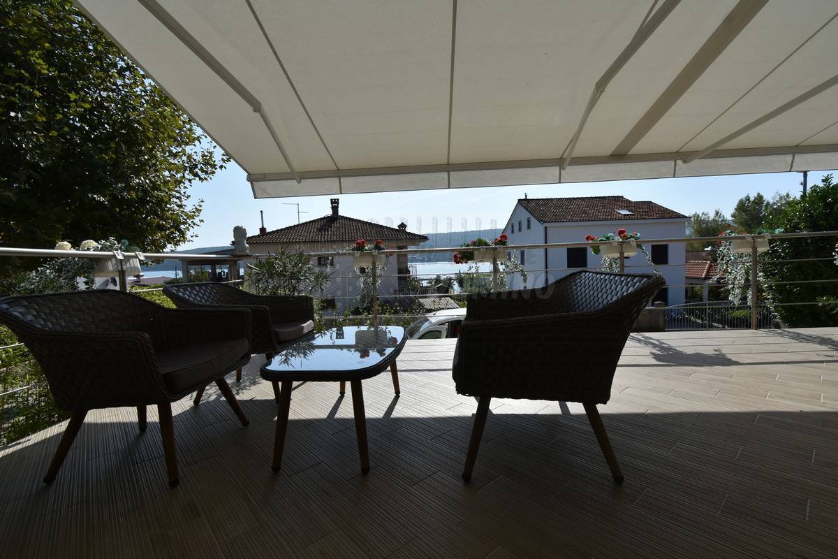 Seconda linea verso il mare! Casa indipendente! L'isola di Krk!