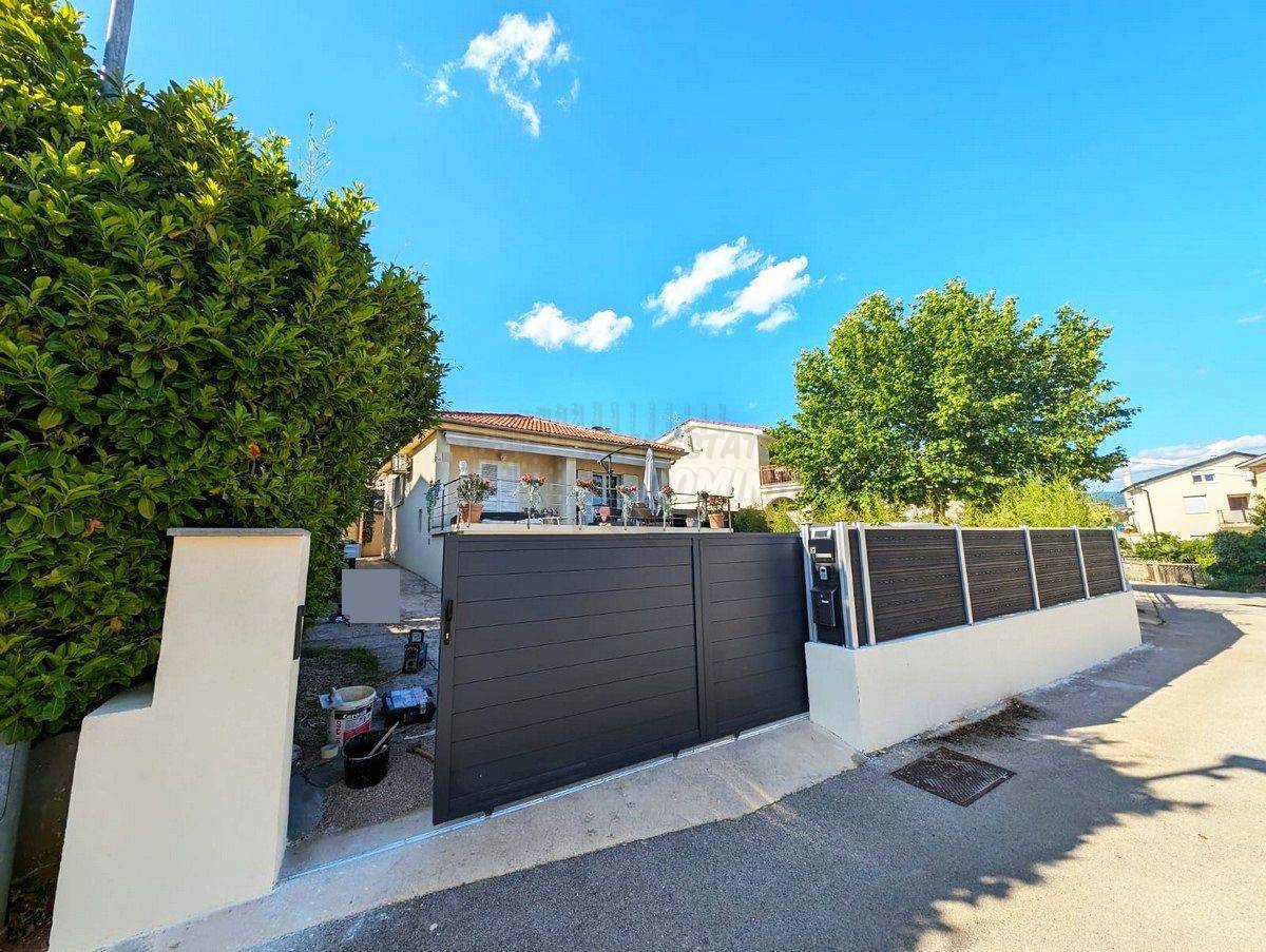 Seconda linea verso il mare! Casa indipendente! L'isola di Krk!