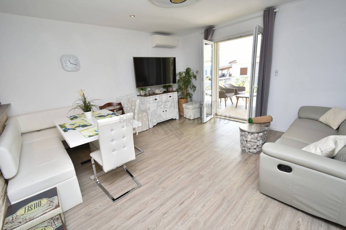 Seconda linea verso il mare! Casa indipendente! L'isola di Krk!