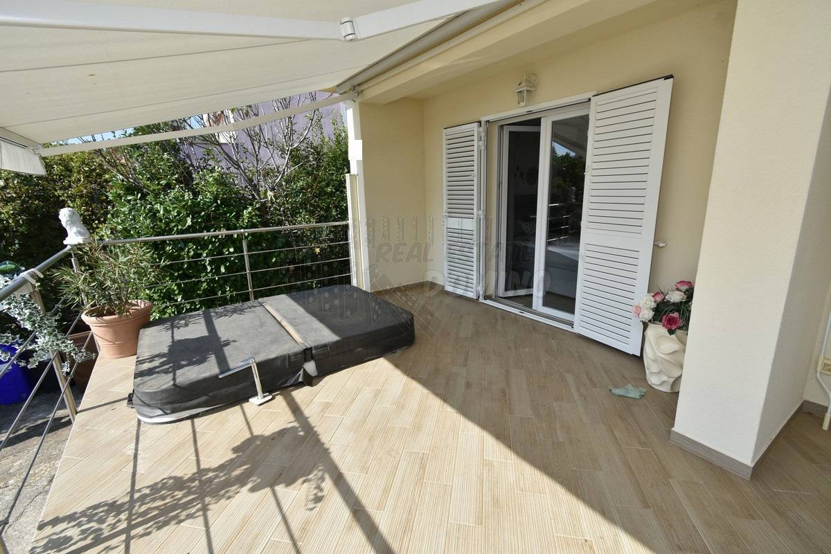 Seconda linea verso il mare! Casa indipendente! L'isola di Krk!