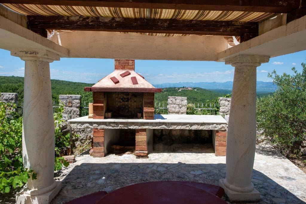 Villa mediterranea unica con piscina, sauna e ampio giardino!