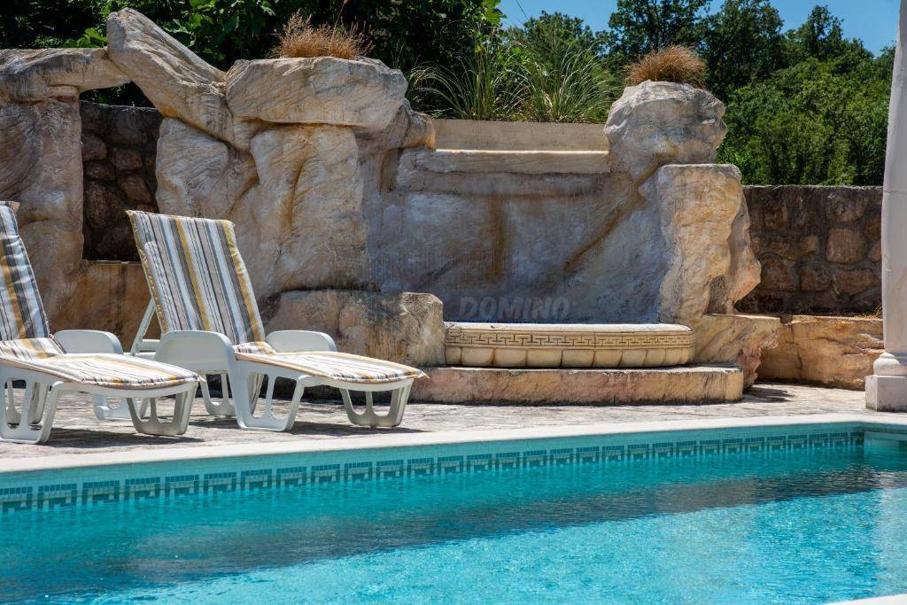 Villa mediterranea unica con piscina, sauna e ampio giardino!