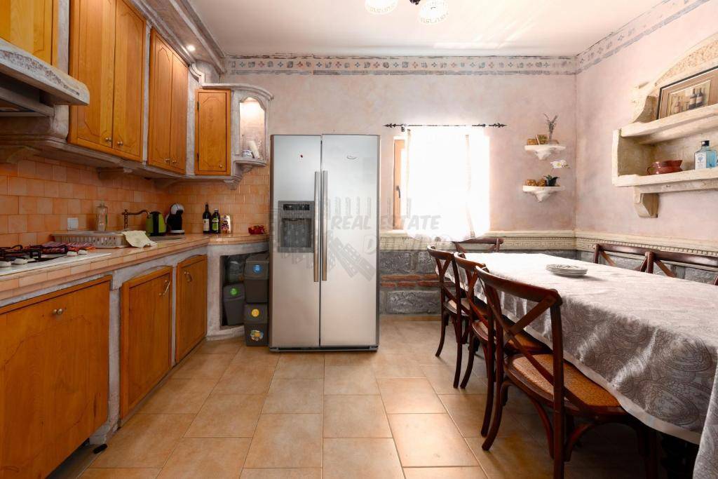Villa mediterranea unica con piscina, sauna e ampio giardino!