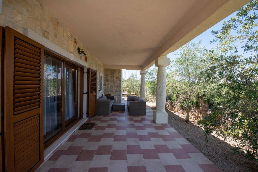 Villa mediterranea unica con piscina, sauna e ampio giardino!