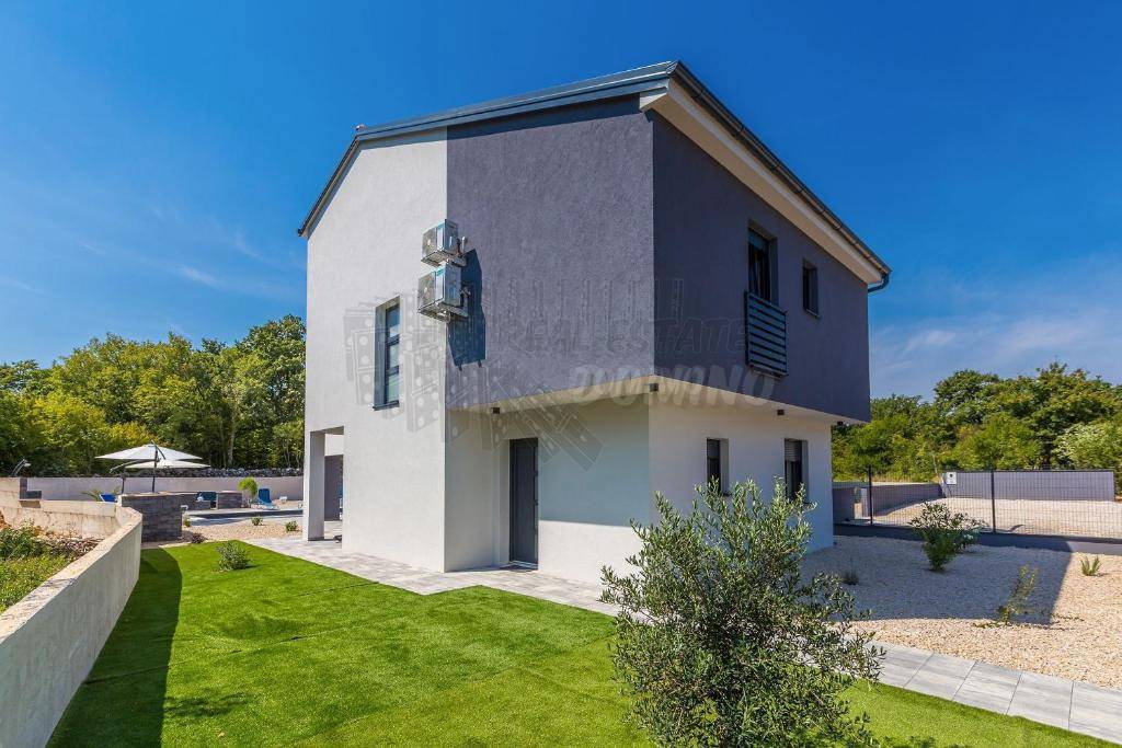 Nuova costruzione - bellissima casa indipendente con piscina e ampio giardino!