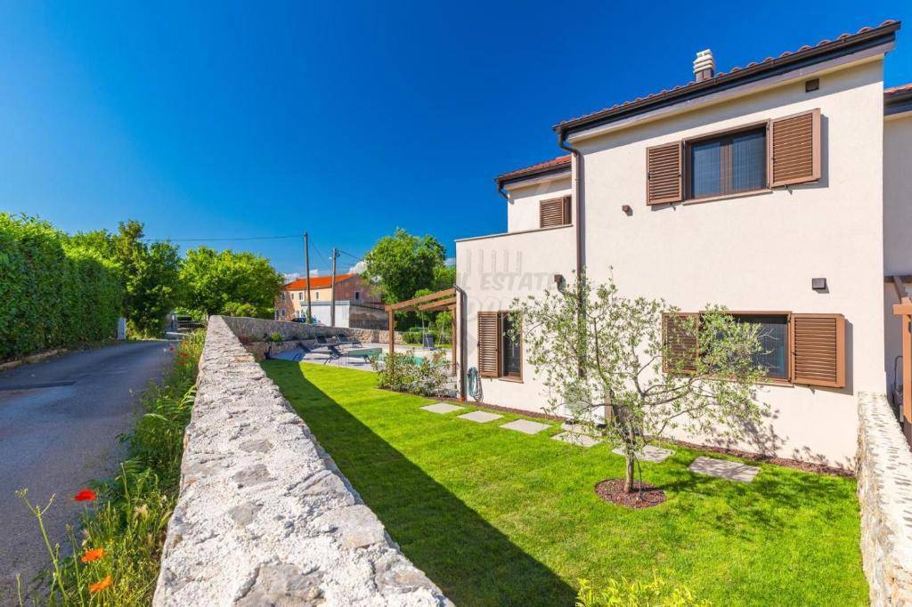 Bellissimo nuovo edificio vicino alla città di Krk!