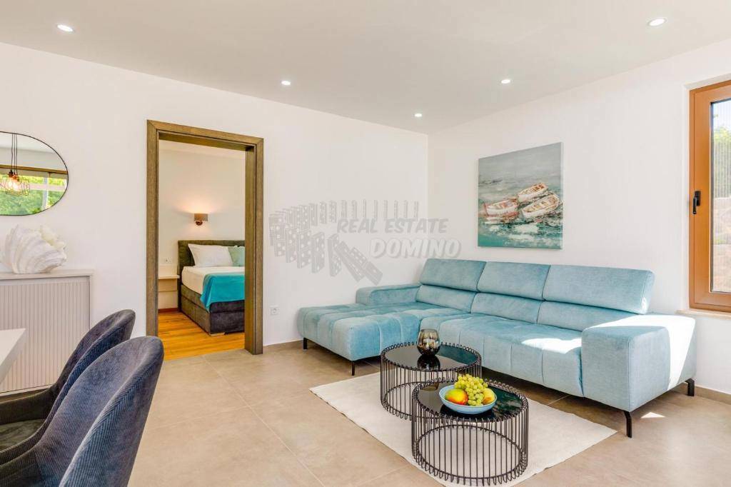 Bellissimo nuovo edificio vicino alla città di Krk!