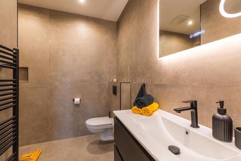 Bellissimo nuovo edificio vicino alla città di Krk!