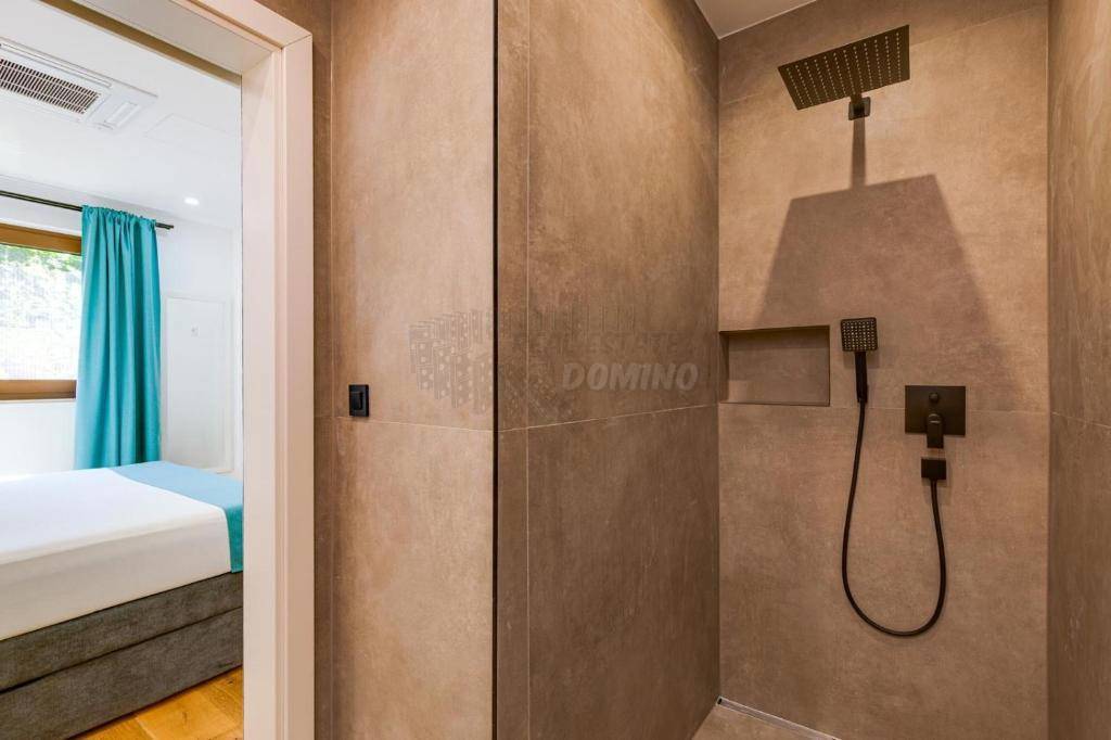 Bellissimo nuovo edificio vicino alla città di Krk!