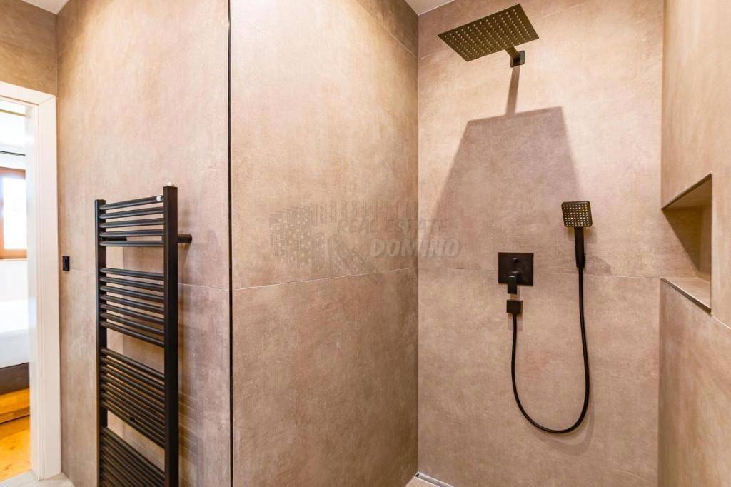 Bellissimo nuovo edificio vicino alla città di Krk!