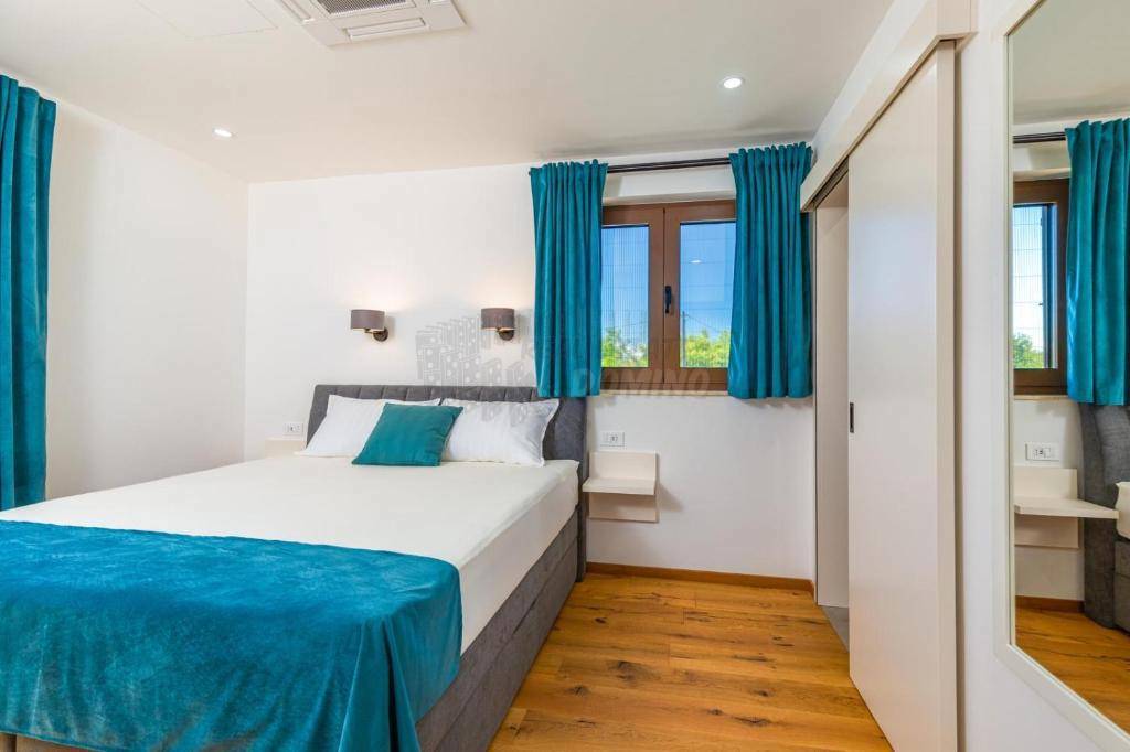 Bellissimo nuovo edificio vicino alla città di Krk!