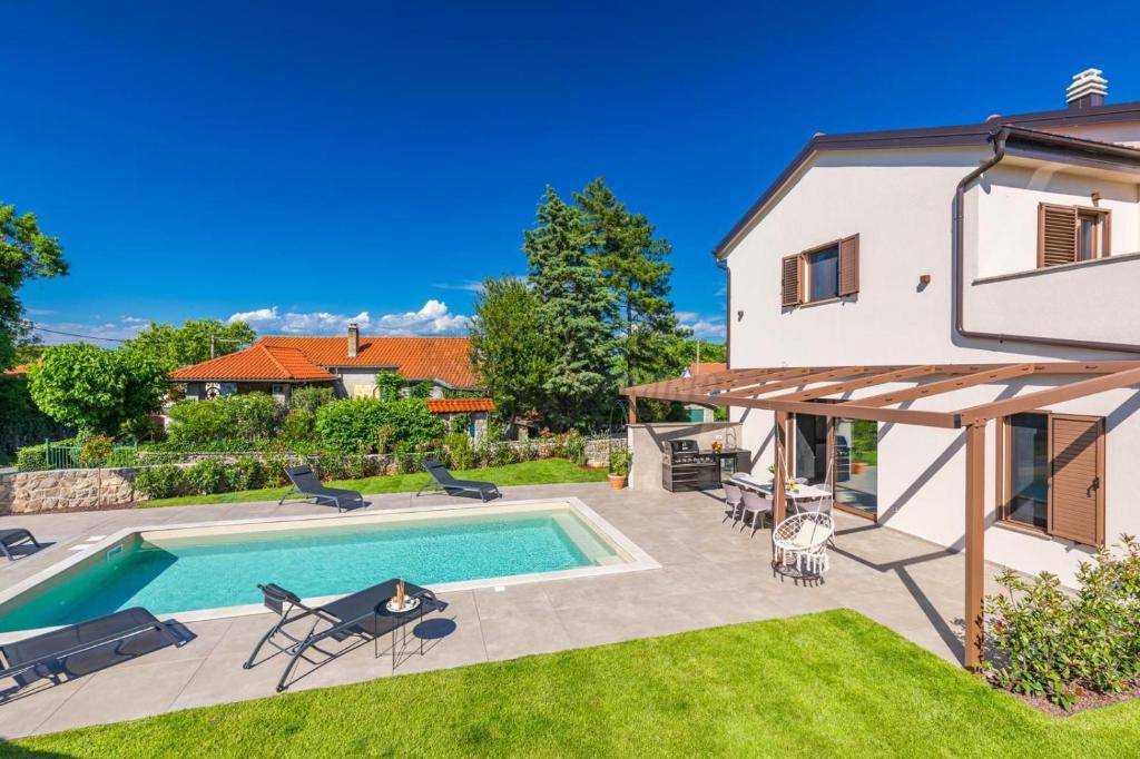 Bellissimo nuovo edificio vicino alla città di Krk!