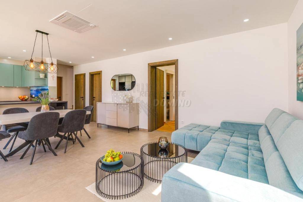 Bellissimo nuovo edificio vicino alla città di Krk!