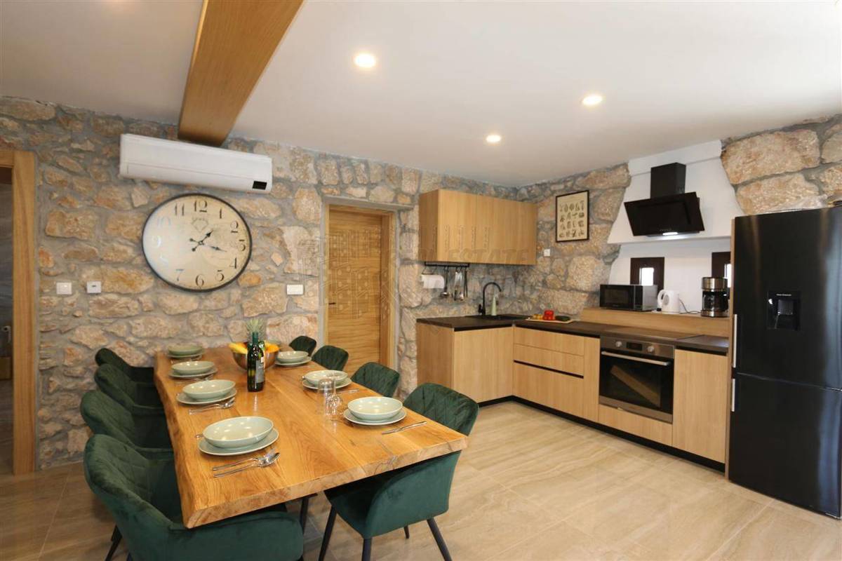 Vecchia casa in pietra ristrutturata! Isola di Veglia, Dobrinj