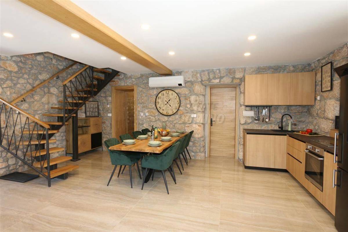 Vecchia casa in pietra ristrutturata! Isola di Veglia, Dobrinj