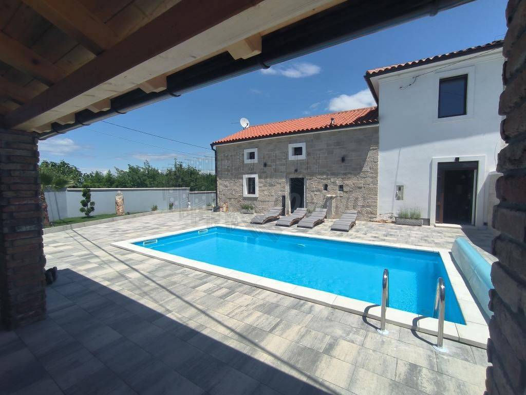 Vecchia casa in pietra ristrutturata! Isola di Veglia, Dobrinj