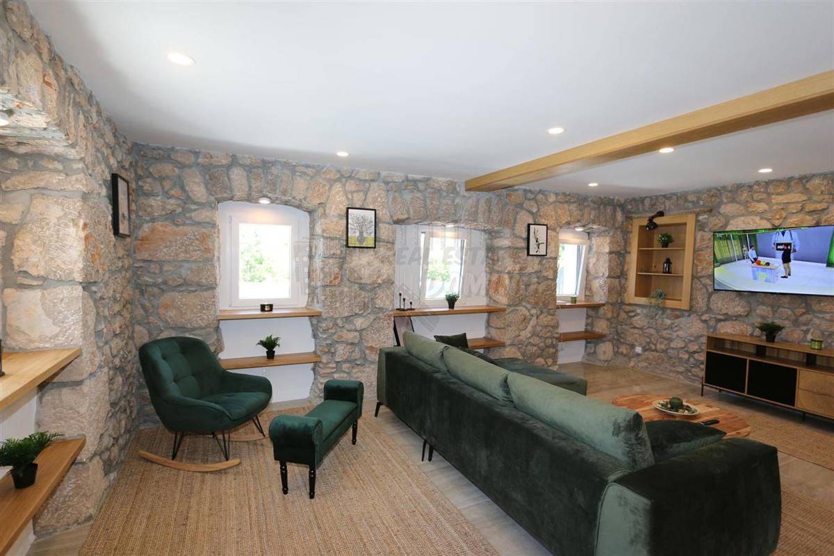 Vecchia casa in pietra ristrutturata! Isola di Veglia, Dobrinj