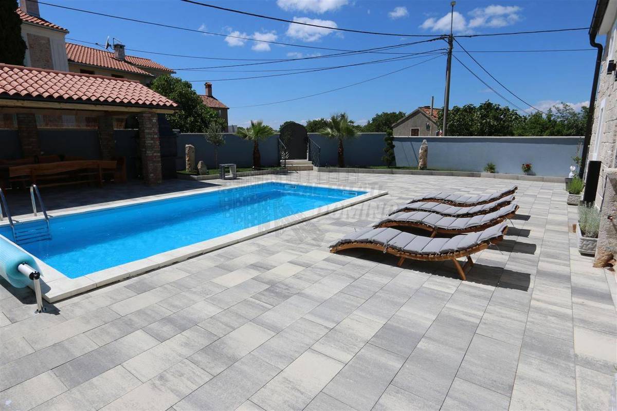 Vecchia casa in pietra ristrutturata! Isola di Veglia, Dobrinj
