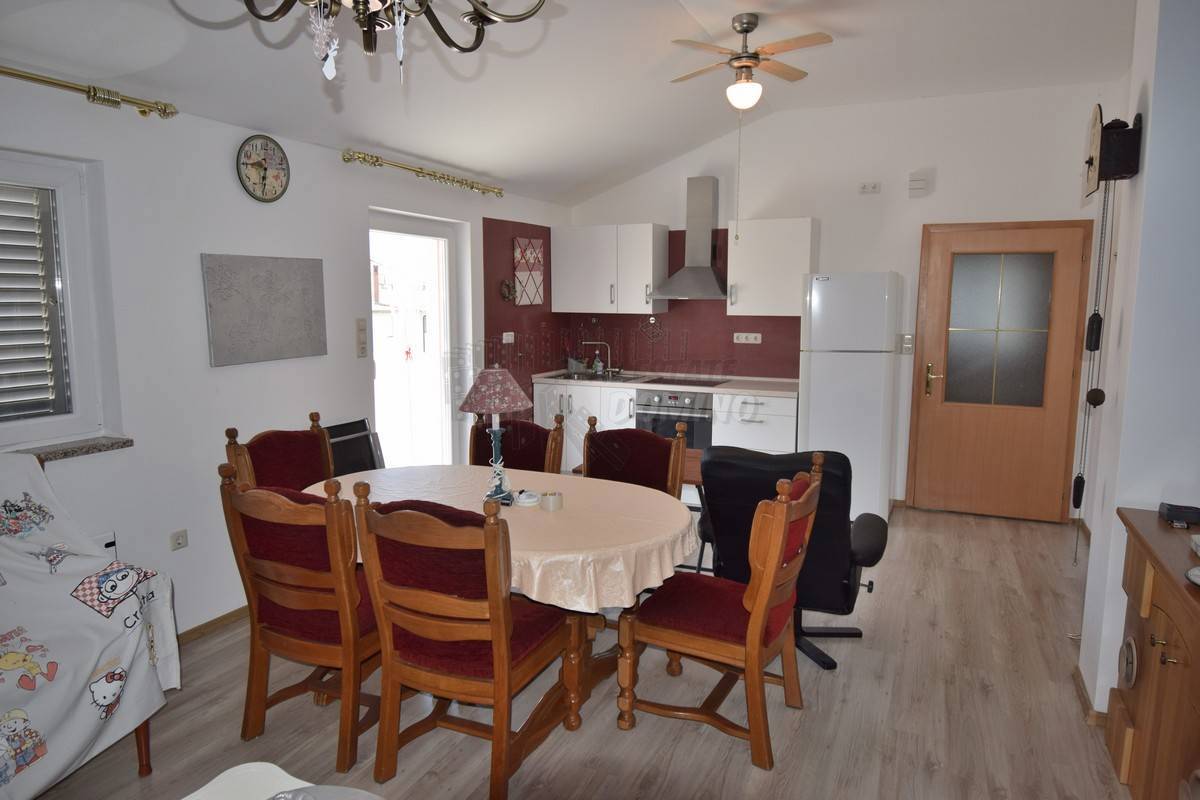 Bellissima casa con 2 appartamenti e garage!! Isola di Krk