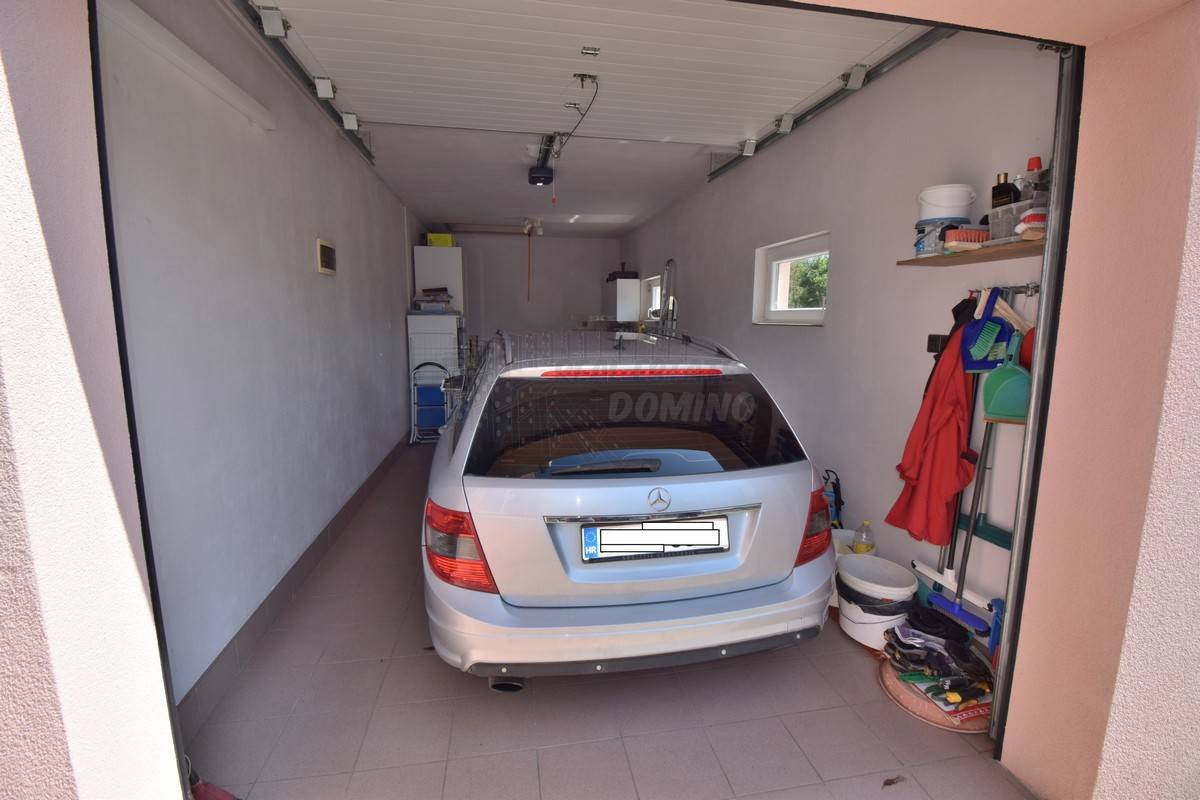 Bellissima casa con 2 appartamenti e garage!! Isola di Krk