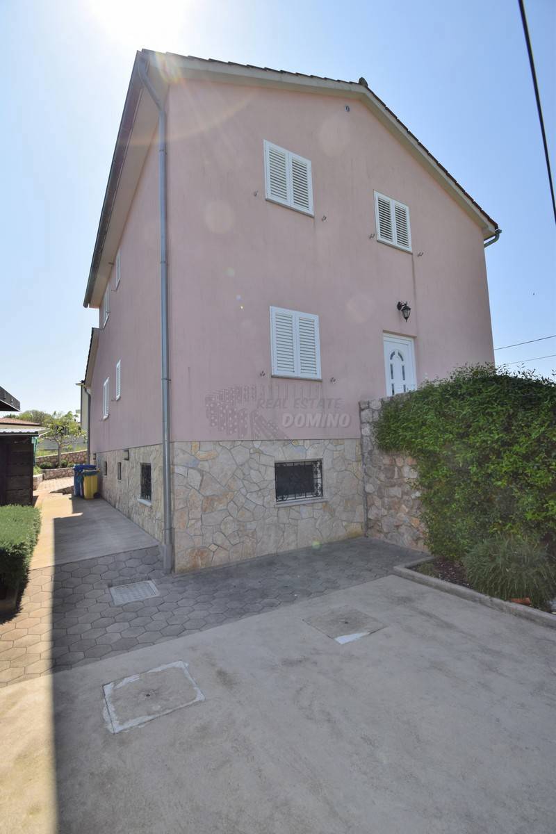 Bellissima casa con 2 appartamenti e garage!! Isola di Krk