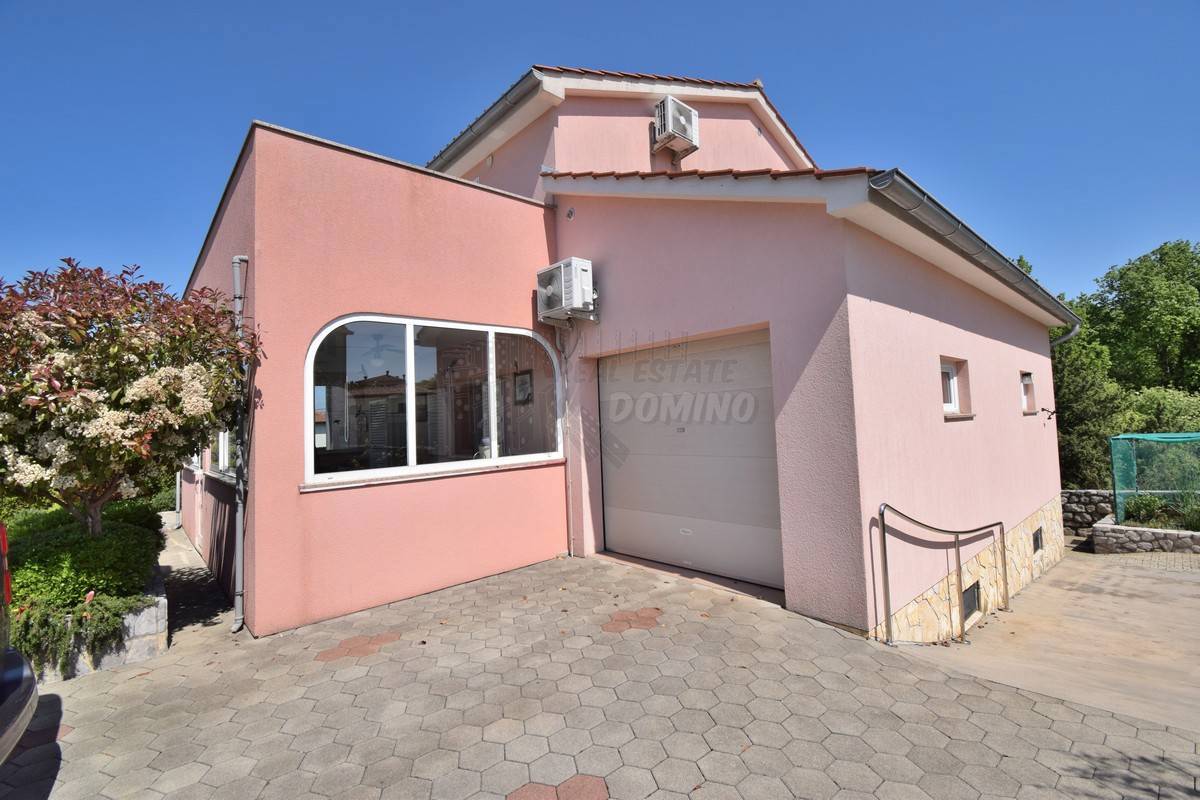 Bellissima casa con 2 appartamenti e garage!! Isola di Krk