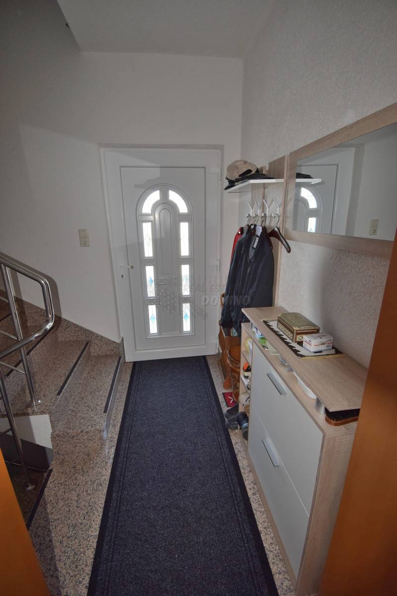 Bellissima casa con 2 appartamenti e garage!! Isola di Krk